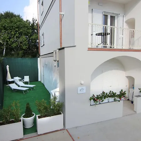 Four White Apartment *