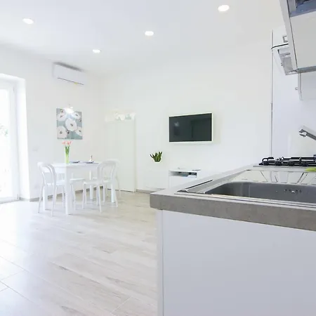 Four White Apartment