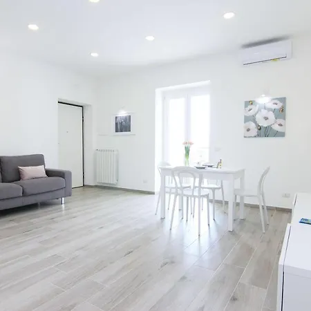 Four White Apartment Agerola