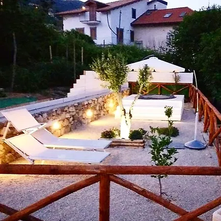 Four White Apartment Agerola
