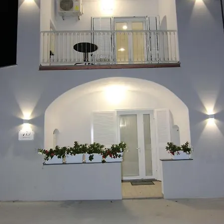 Four White Appartement