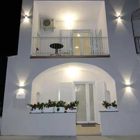 Lejlighed Four White